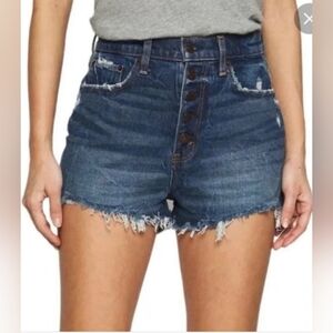 ABERCROMBIE & FITCH HIGH-RISE MOM SHORT RAW HEM. DISTRESSED. SIZE 26/2.
